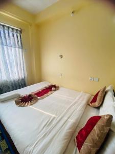 Postel nebo postele na pokoji v ubytování Pokhara Eco Friendly Home