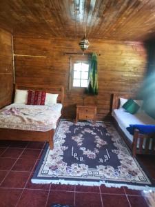 A bed or beds in a room at Auberge Ramz's