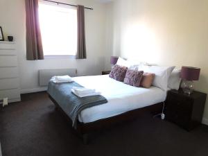 a bedroom with a large bed with a window at Fab Location 1 bed Apt overlooking Glasgow Green in Glasgow