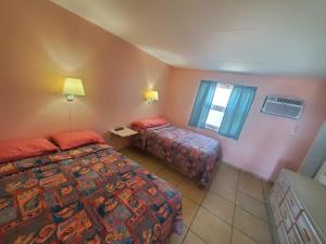 Postel nebo postele na pokoji v ubytování Caprice Motel - Wildwood