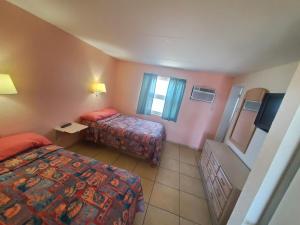 Postel nebo postele na pokoji v ubytování Caprice Motel - Wildwood