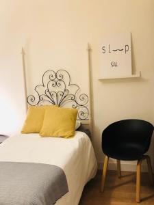 A bed or beds in a room at Nuevo Apartamento en Playa de las Canteras