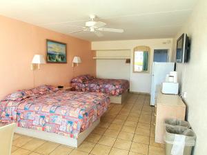 Postel nebo postele na pokoji v ubytování Caprice Motel - Wildwood