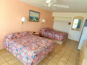 Postel nebo postele na pokoji v ubytování Caprice Motel - Wildwood