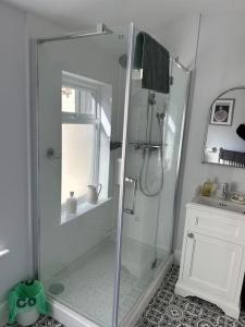 Koupelna v ubytování Beautiful Cottage near Guisborough Woods + 37 fotografií