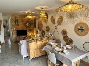 Fotografia z galérie ubytovania Les P'tits Apparts d'Angie - Logement Bohème v destinácii Porto-Vecchio