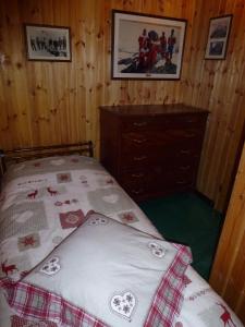 a bedroom with a bed and a dresser at Il Refuge CIR 119 in Courmayeur