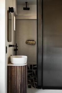 Ένα μπάνιο στο OCRE the art of living