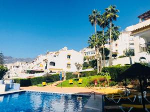 The swimming pool at or close to Casa Carlos