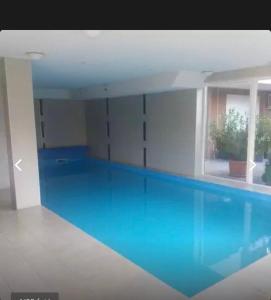 Bazén v ubytovaní Blue Star 3 Wellness Apartman Siófok alebo v jeho blízkosti