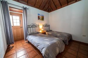 Łóżko lub łóżka w pokoju w obiekcie CASA CRUZ EL LLANO