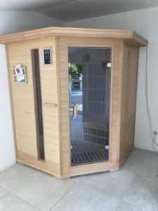 Fotografie z fotogalerie ubytování Gîte 2-4 couchages situé dans un magnifique jardin v destinaci Saint-Vivien + 2 fotografie