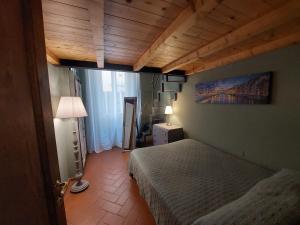 a bedroom with a bed and a lamp in a room at Green Pepper Apartment in Florence in Florence