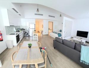 Kuchyň nebo kuchyňský kout v ubytování Luxury apartment in Yas Island