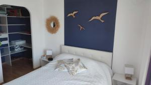 Postel nebo postele na pokoji v ubytování T4 89m2, Cap d'Agde, Secteur Falaise, Vue mer, Clim, 8 pers, WIFI, 100 m plage