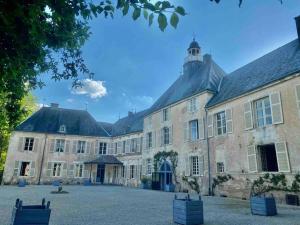 Zdjęcie z galerii obiektu Château historique XVIIIe Parc 4ha Rivière w mieście Rimaucourt