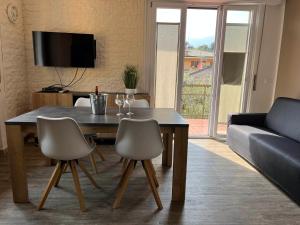 a living room with a table and chairs and a couch at Casa Simone in Malcesine