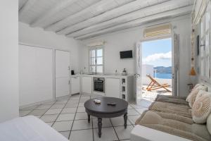 Gallery image of Archondoula Studios in Plaka Milou