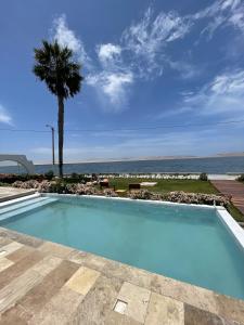 A piscina localizada em Atoq Paracas Reserva ou nos arredores