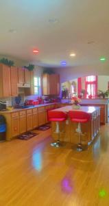 Η κουζίνα ή μικρή κουζίνα στο Neat family home near downtown Covington