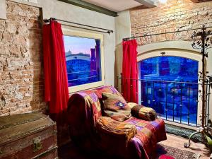A seating area at Torre Ducale Dimora Storica