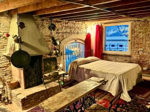 A bed or beds in a room at Torre Ducale Dimora Storica