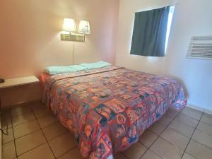 Postel nebo postele na pokoji v ubytování Caprice Motel - Wildwood