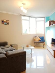 a living room with a couch and a table at Apartamento San Francisco in Viveiro