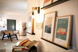 The Originals City Hôtel Bordeaux Porte du Bassin的休息区