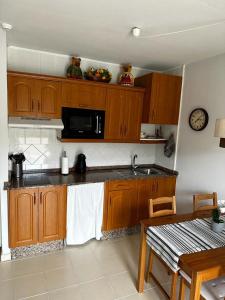 Kuchyň nebo kuchyňský kout v ubytování Los Cancajos Apartamento Acijoa