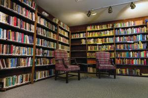 two chairs in a library filled with books at The Maine Inn at Poland Spring Resort in Poland