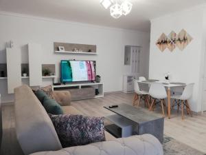 a living room with a couch and a table at Happy Home in Târgu-Mureş