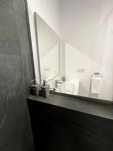 Zdjęcie z galerii obiektu Moderno apartamento frente al mar w Puerto de la Cruz