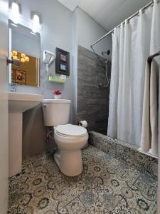 Un baño de Hotel Class Colonial