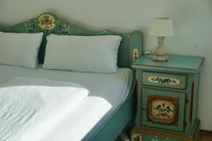 Llit o llits en una habitació de Landhotel Strandallee