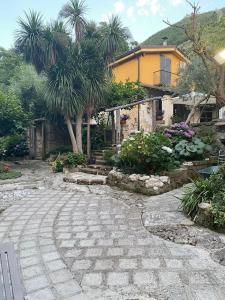 a house with a cobblestone road in front of a house at Un 'Oasi nel verde ad un passo da tutto in San Felice a Cancello