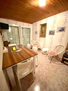 a dining room with a wooden table and chairs at Casa Erceg Amor vincit Omnia in Skradin +162 photos