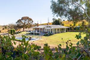 Zahrada ubytování O'Briens of Clare - Stylish Pet Friendly Vineyard Accommodation