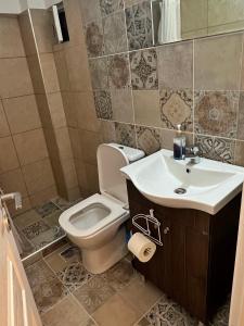 a bathroom with a toilet and a sink at sunmer apartment 1minute from sea, 15 min from the airport ARTEMIS CITY CENTER in Artemida