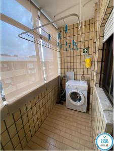 a bathroom with a washer and a washing machine at Oporto Cavadas House in Porto