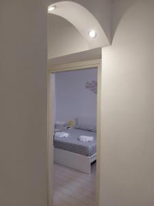 A bed or beds in a room at Casa Andolina White