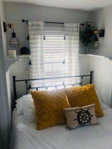 Captain’s Quarters - unique home on Corsica River!客房内的一张或多张床位
