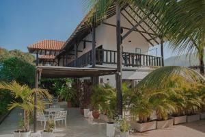 a building with a balcony with plants and tables at Casa Ines in Santa Marta