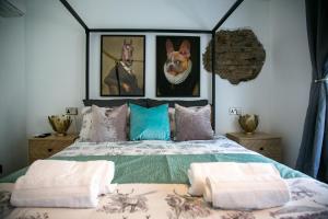 a bedroom with a bed with a portrait of a dog at The Swan in Shepton Mallet