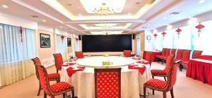 Hunan New Pipaxi Hotel的电视和/或娱乐中心