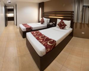 Tempat tidur dalam kamar di ACL Suites