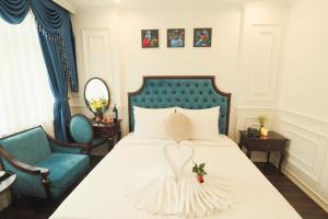 Postel nebo postele na pokoji v ubytování Hoàng Gia Xa La Boutique Hotel + 37 fotografií