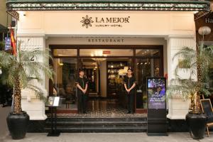 Clientes alojados en La Mejor Hotel & Sky Bar
