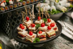 Comida en o cerca de este hotel