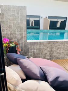 Bazén v ubytování Fresh Resort Pattaya nebo v jeho okolí